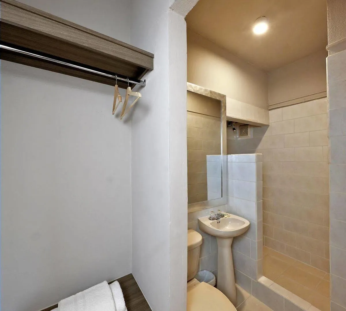 Montcaribe Guesthouse Loiza Hotel San Juan